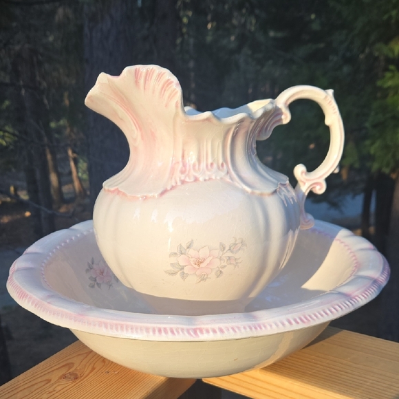 Elegant Pink and Cream Vase Set